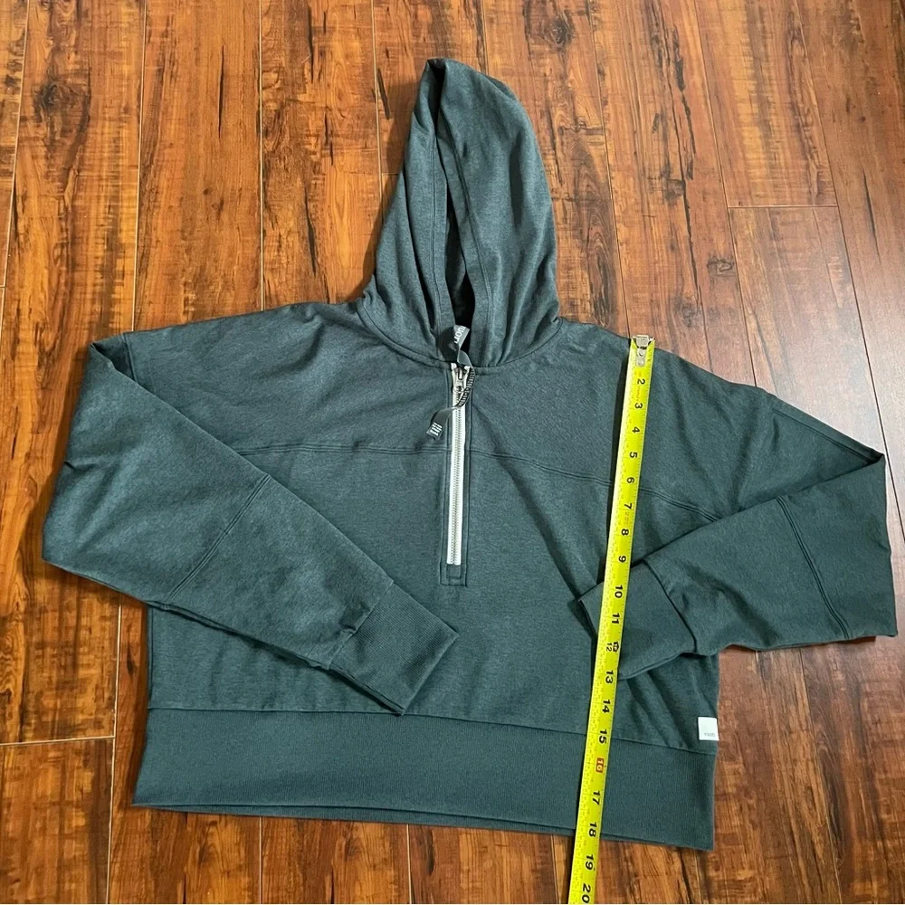 Vuori Halo Half Zip Cropped Hoodie - Picture 9 of 11